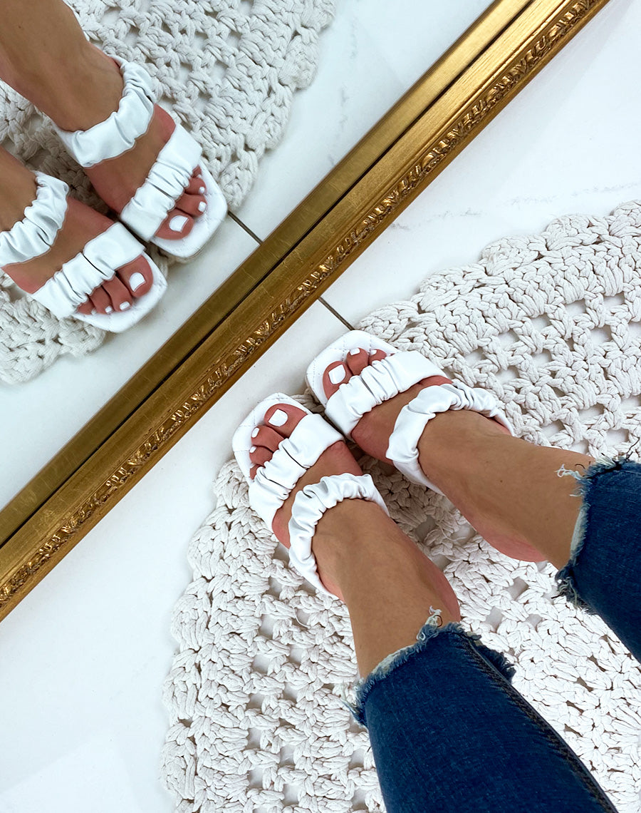 Sandales à talon en similicuir blanc