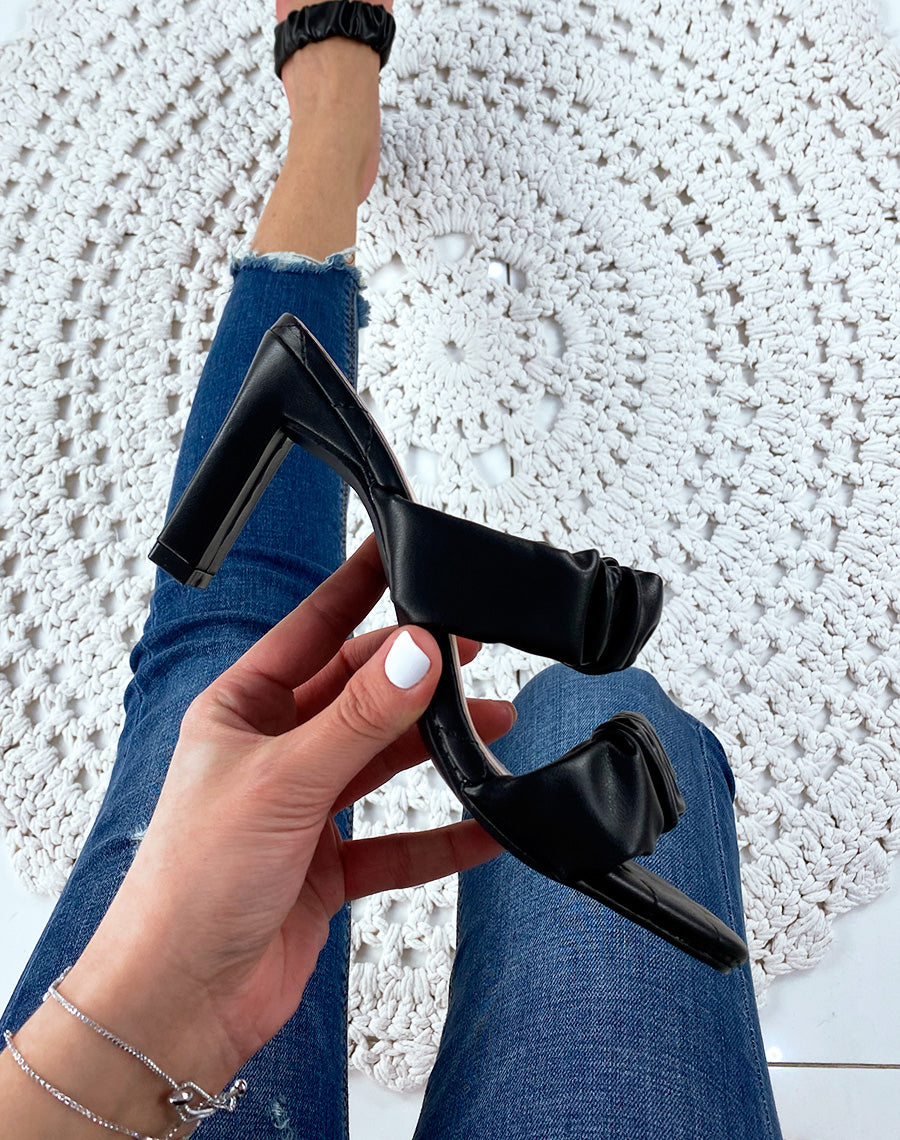 Sandales à talon en similicuir noir