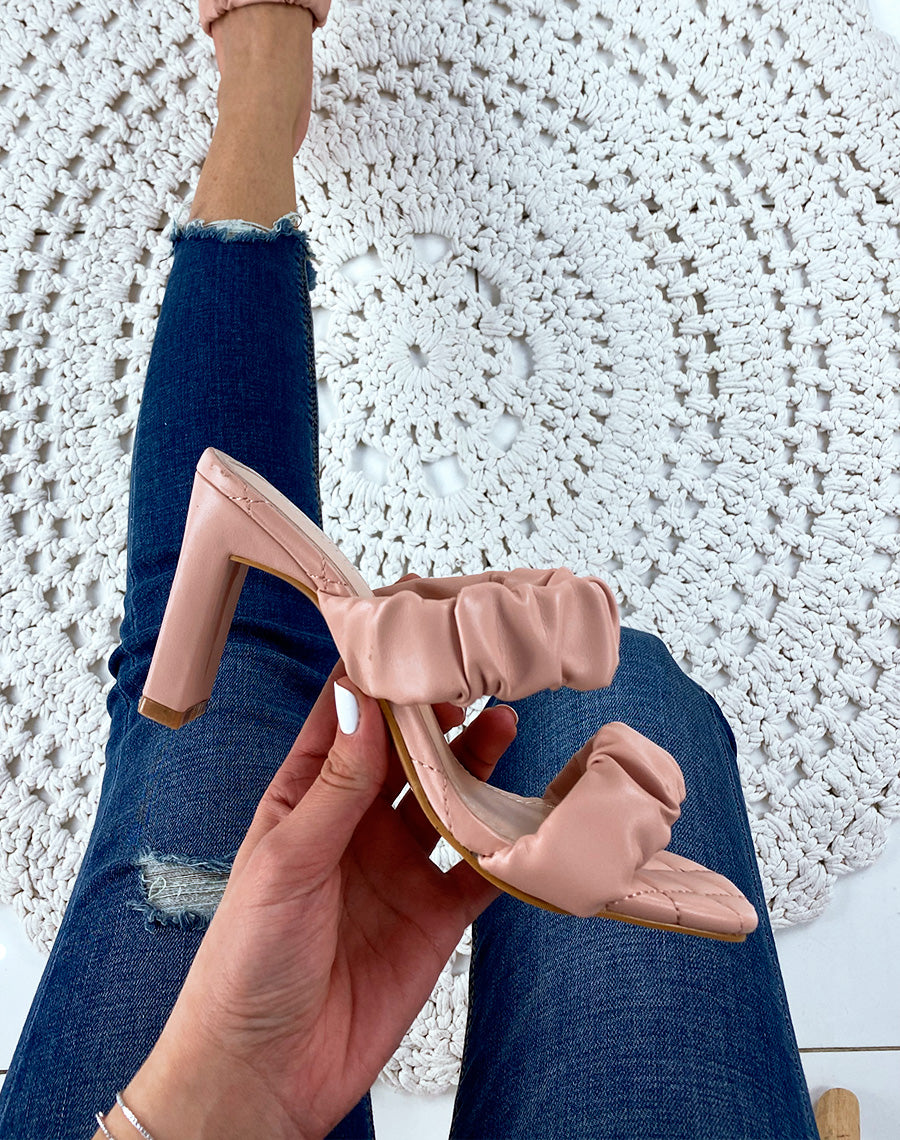 Sandales à talon en similicuir rose