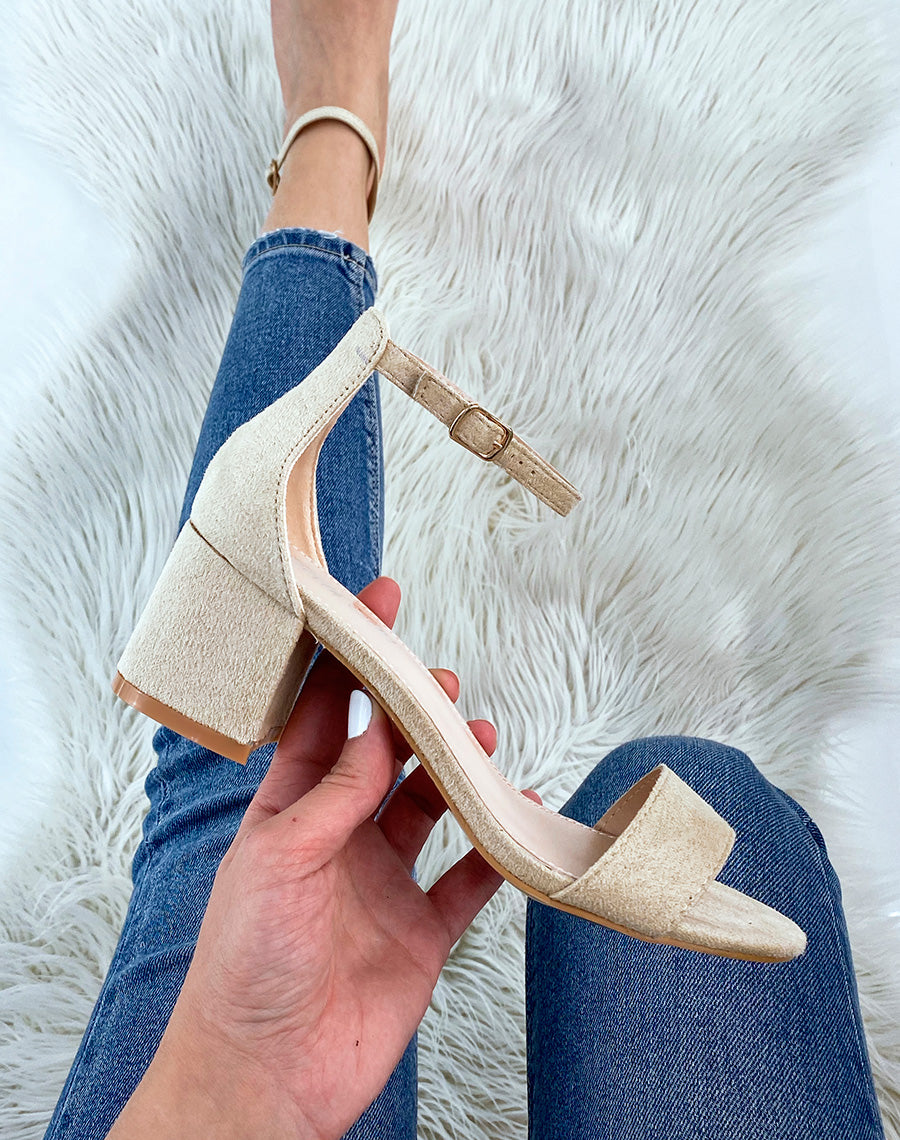 Sandales à talon en suédine beige