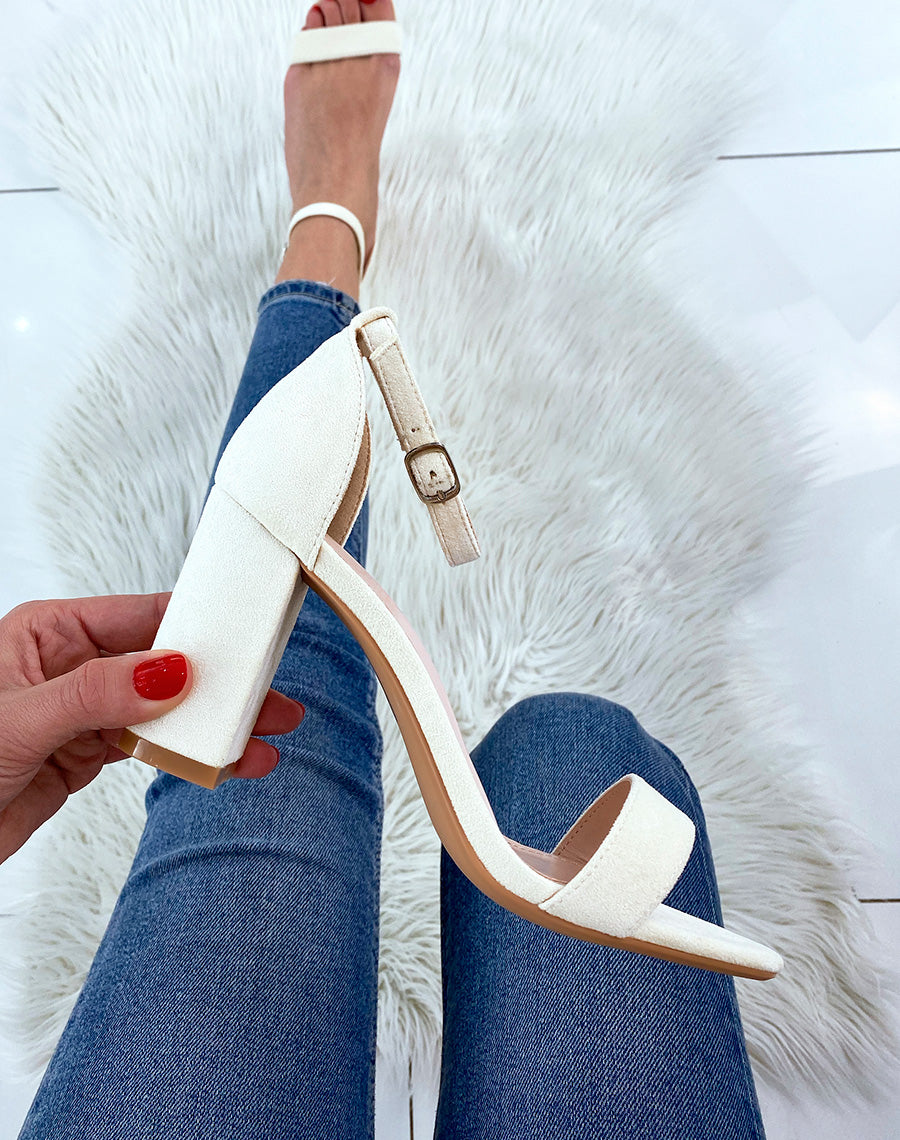 Sandales à talon en suédine jaune pastel à fines lanières