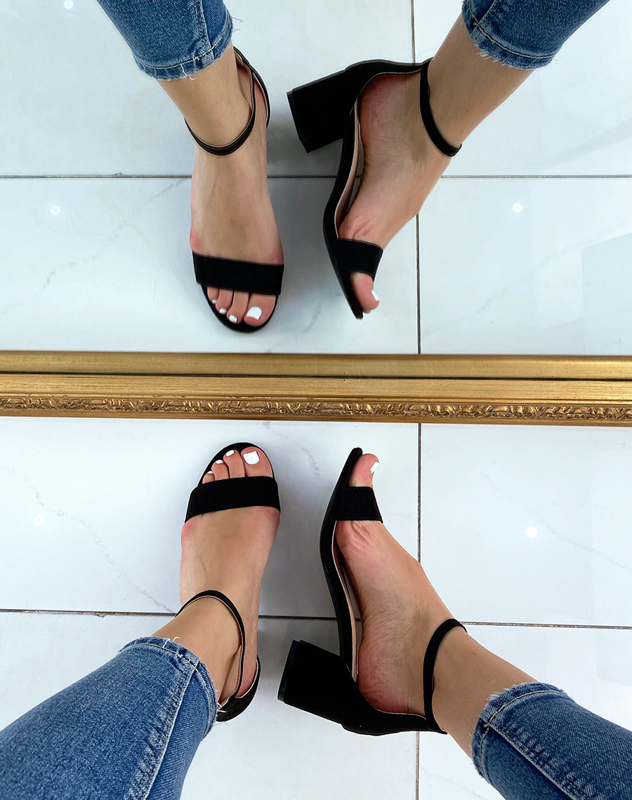 Sandales à talon en suédine noire