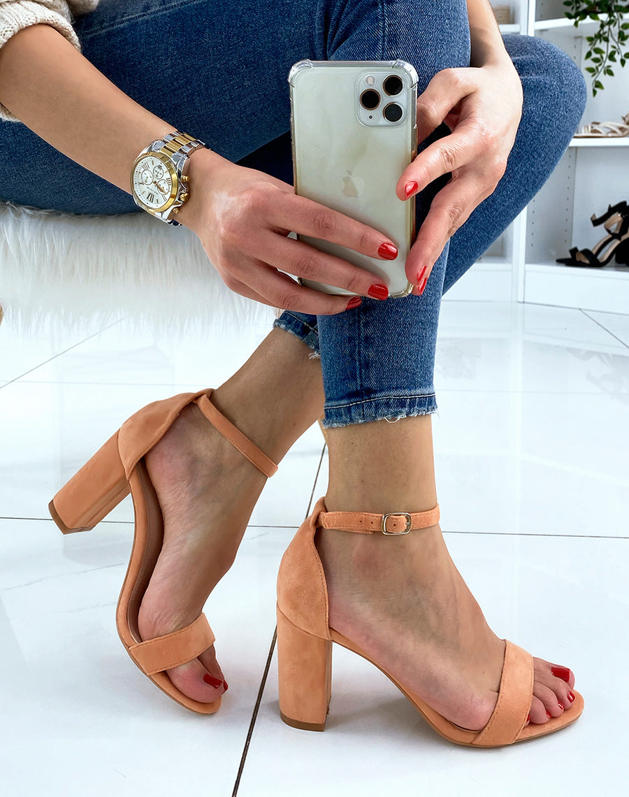 Sandales à talon en suédine orange pastel à fines lanières
