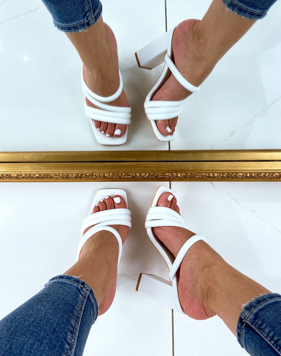 Sandales à talon et à bride blanc en similicuir