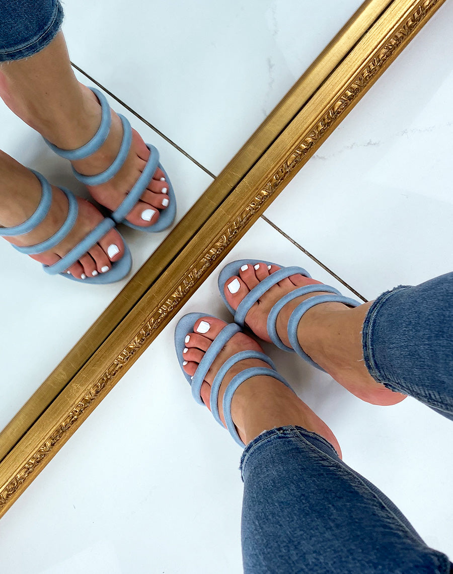 Sandales à talon et à bride bleu pastel en suédine