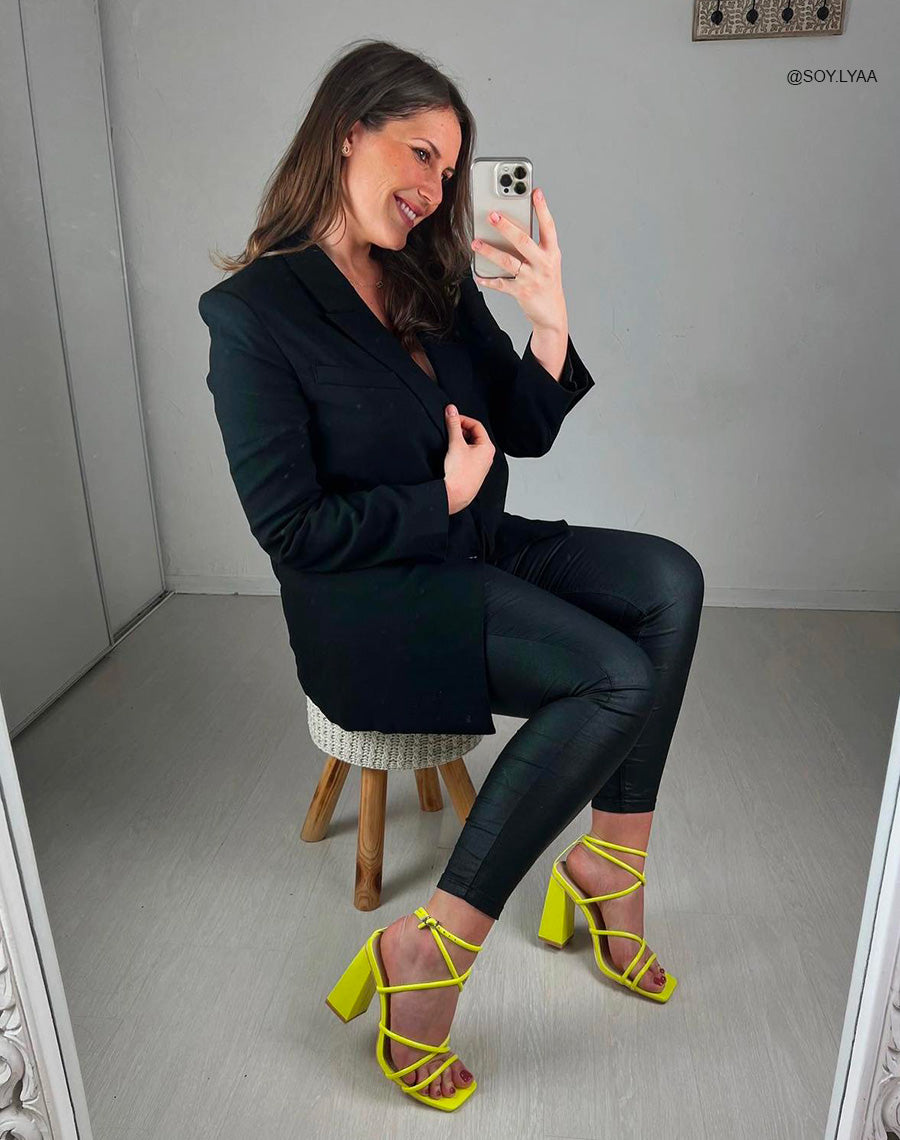 Sandales à talon jaune fluo à multiples brides