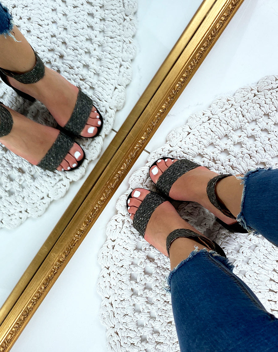 Sandales à talon noir en suédine