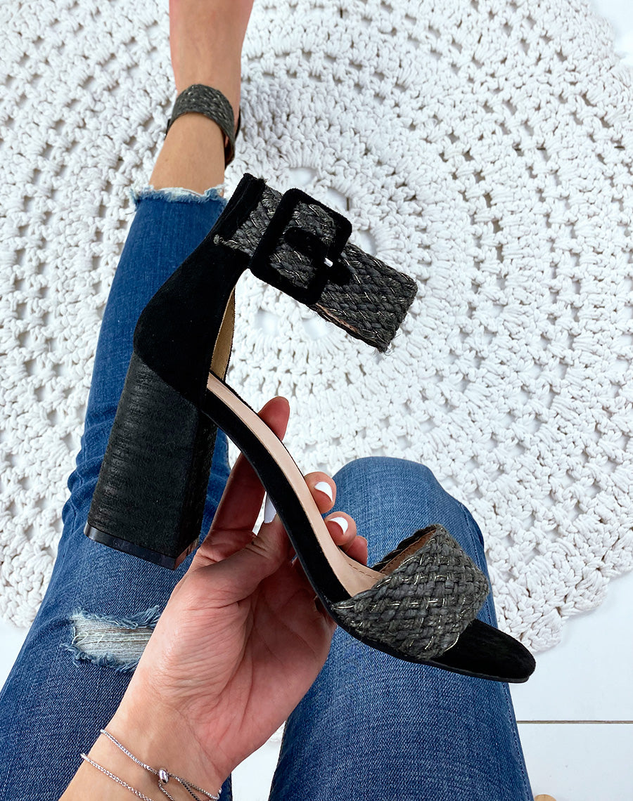 Sandales à talon noir en suédine