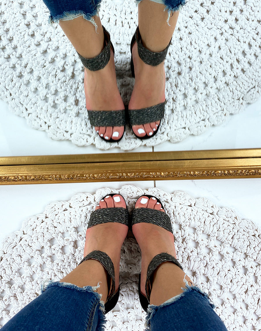 Sandales à talon noir en suédine