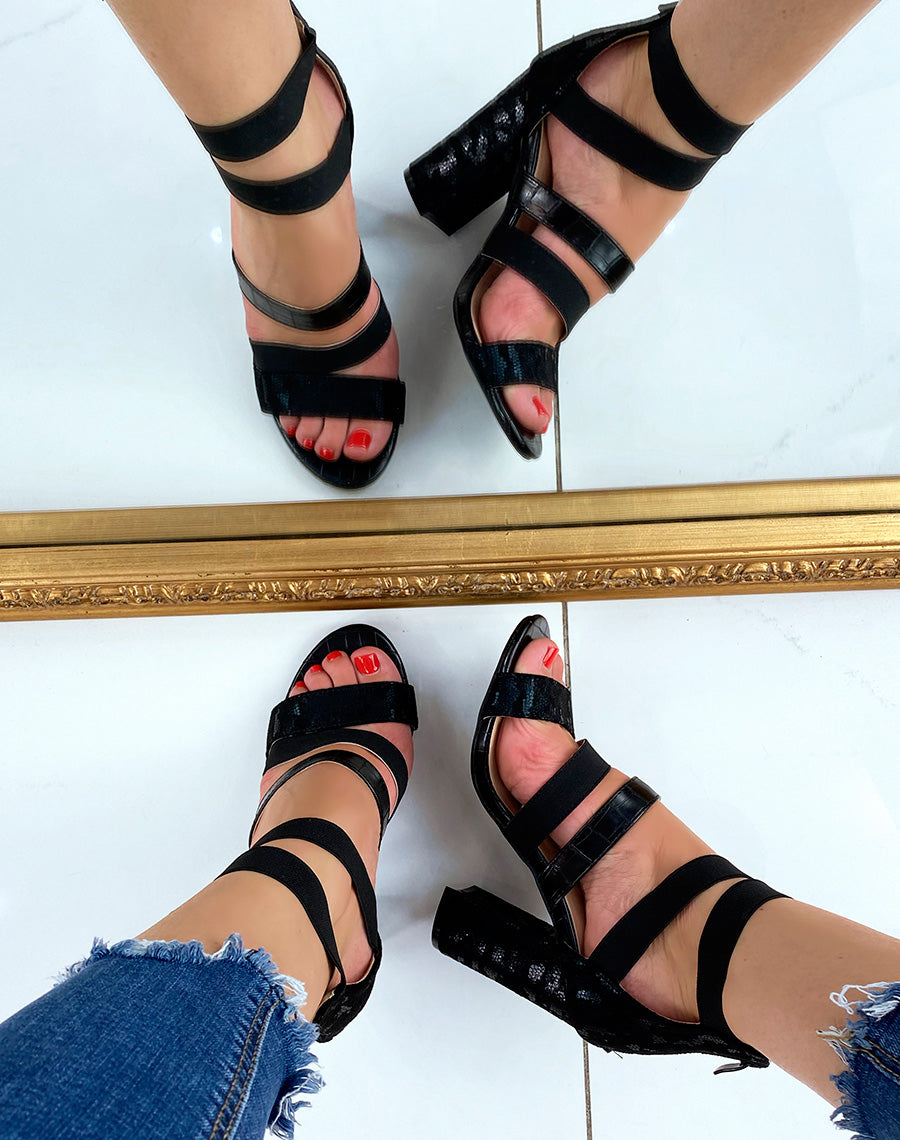 Sandales à talon noires à lanières élastiques et effet python