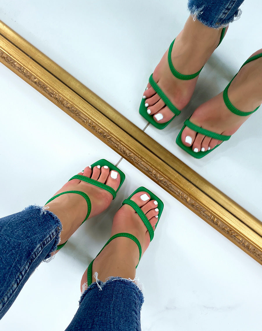 Sandales à talon vertes à bride élastique