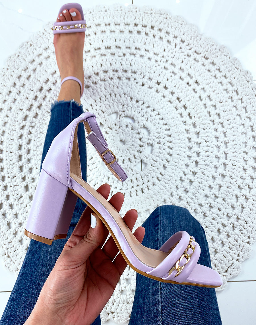 Sandales à talon violet pastel à chaîne dorée