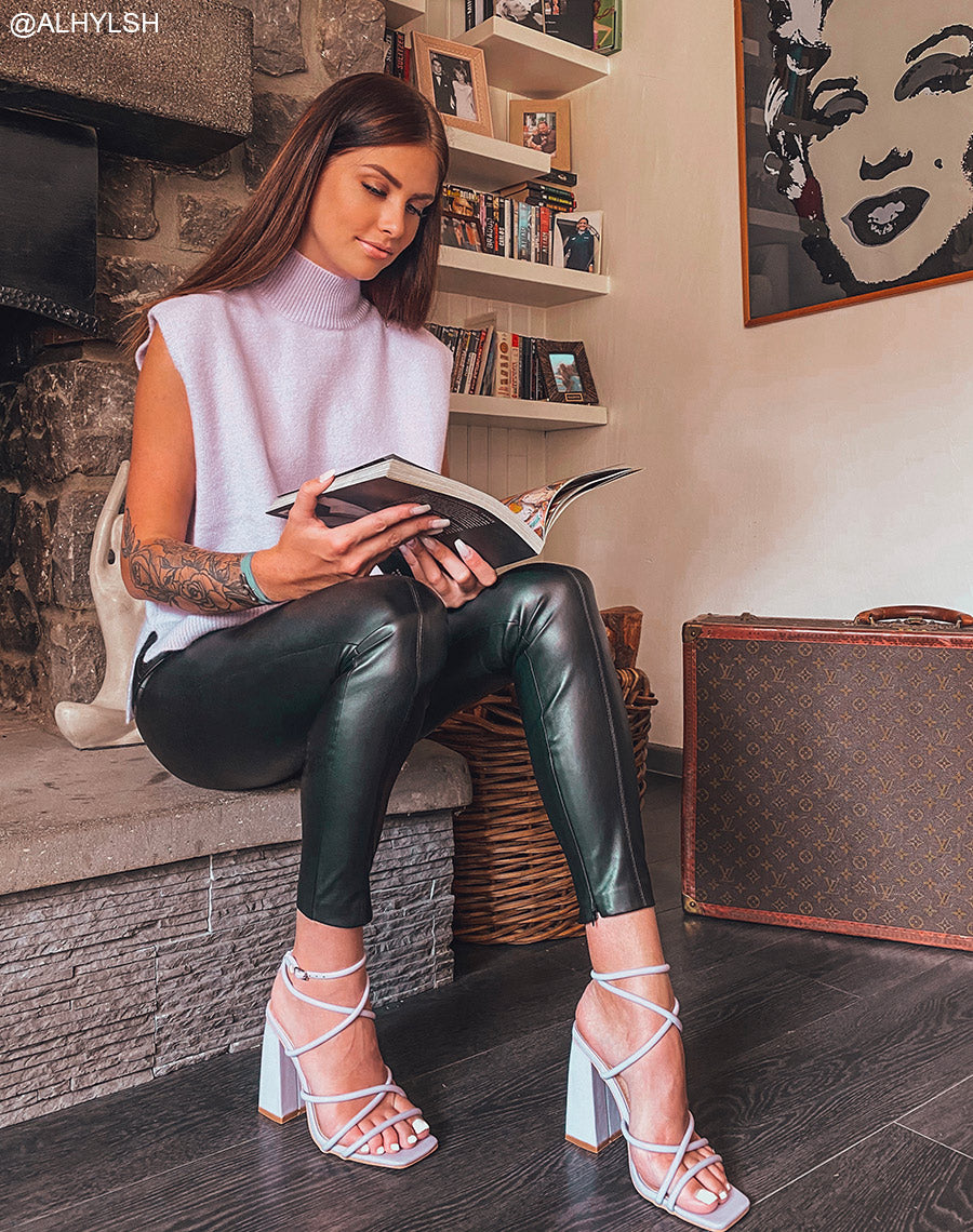 Sandales à talon violet pastel à multiple brides