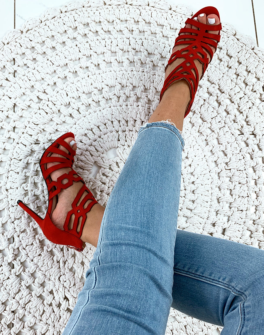 Sandales à talons aiguilles en suédine rouges