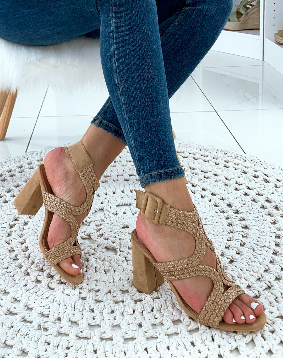 Sandales à talons beige raphia