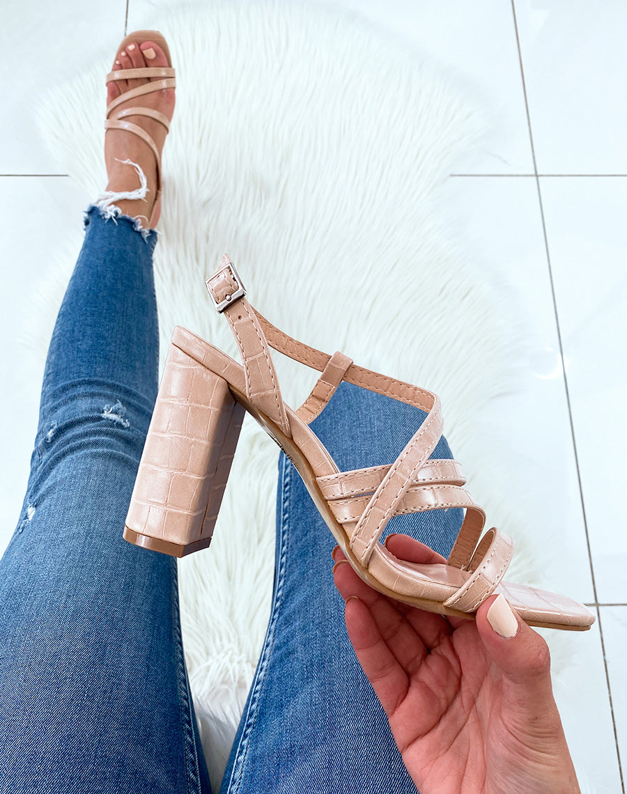 Sandales à talons beiges en effet croco