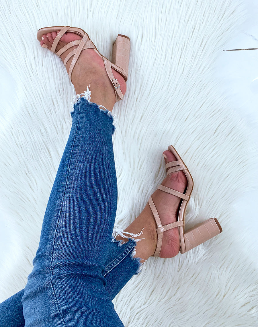 Sandales à talons beiges en effet croco