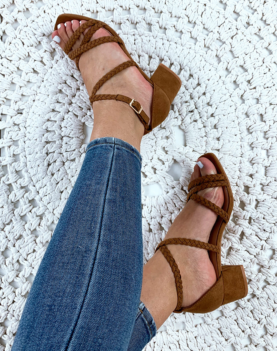 Sandales à talons camel à brides tressées