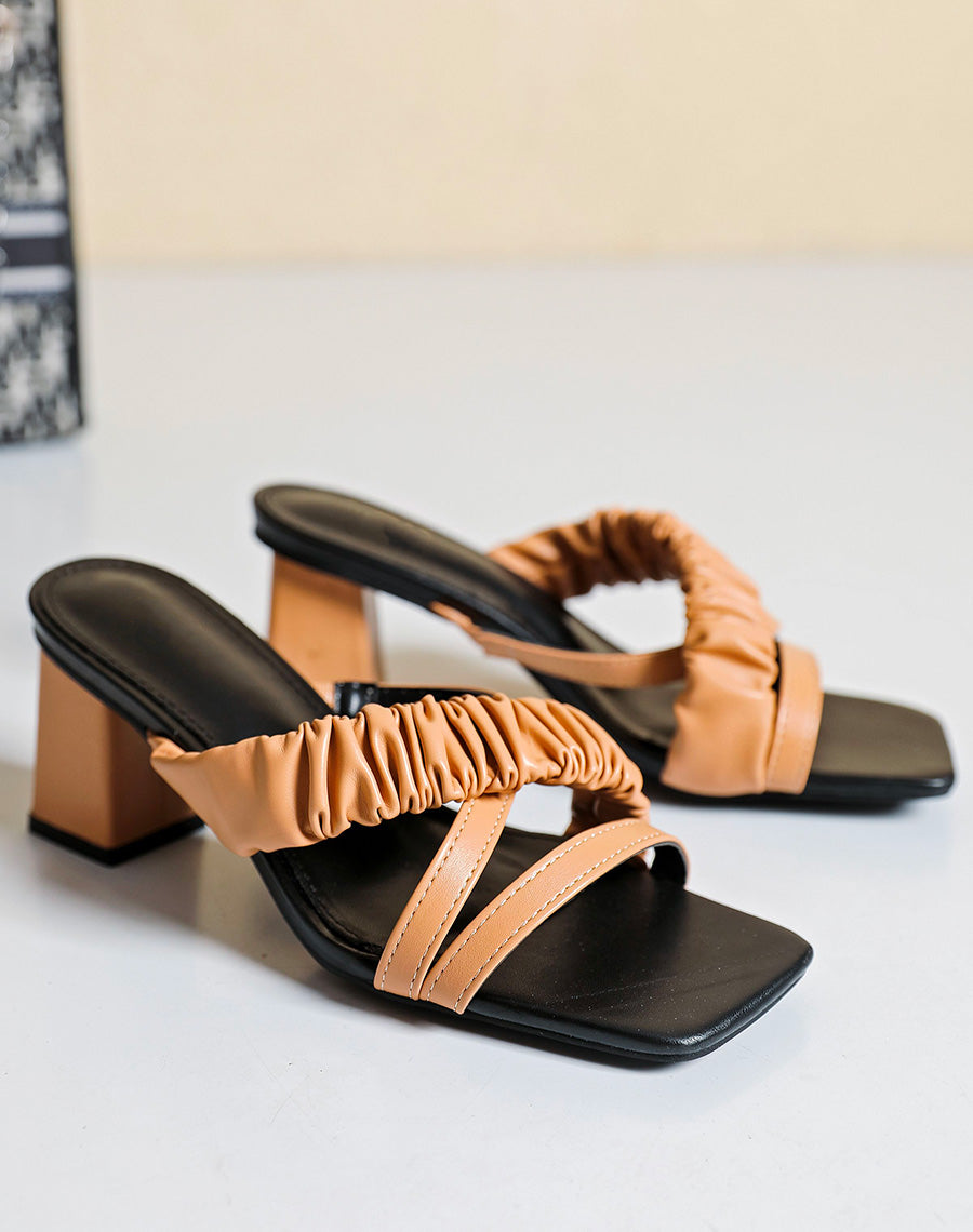 Sandales à talons camel à triple brides