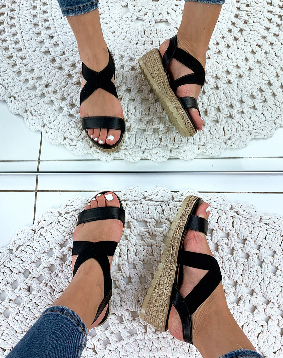 Sandales à talons compensées noires à multiples brides