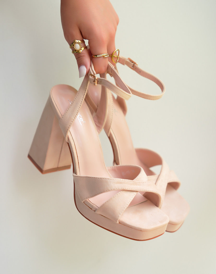 Sandales à talons en suédine beige à brides croisées