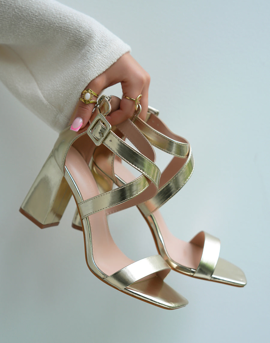 Sandales à talons femme dorées élégantes avec brides entrecroisées
