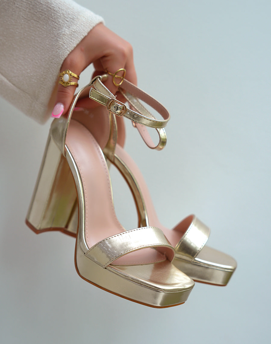 Sandales à talons femme dorées élégantes avec talon carré et plateforme