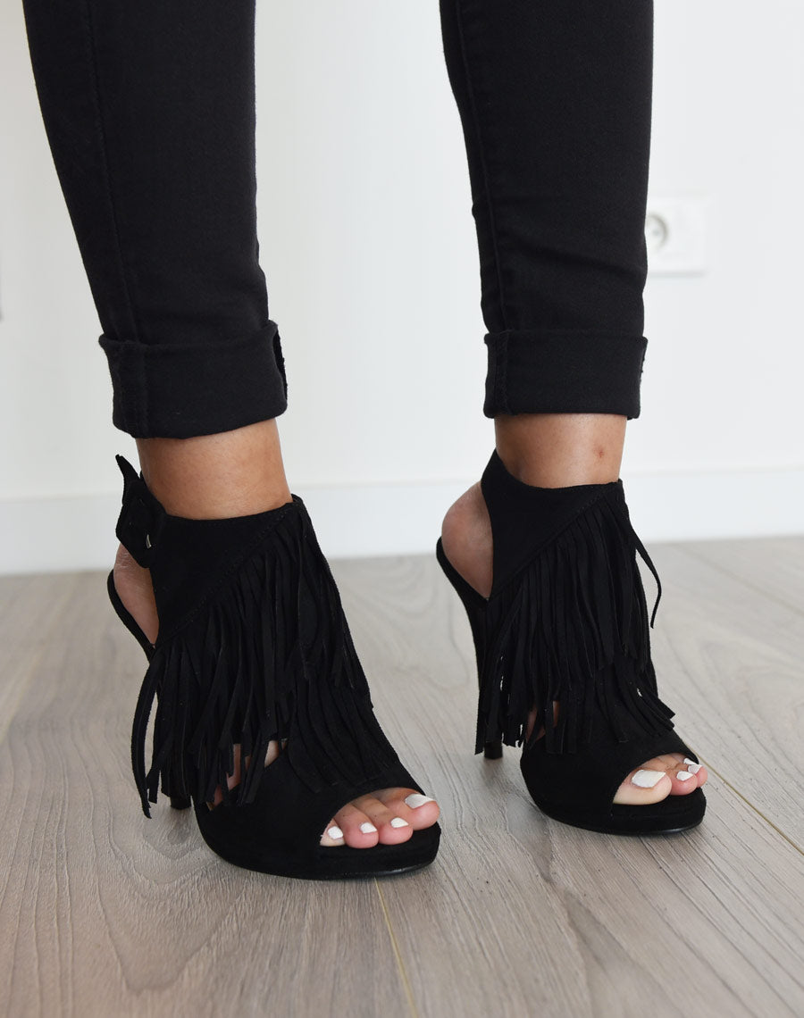 Sandales à talons noires effet suédine ouvertes avec franges