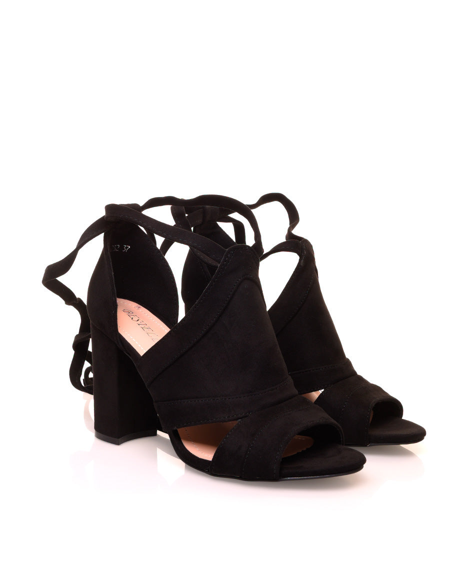 Sandales à talons noires en suédine à lacets