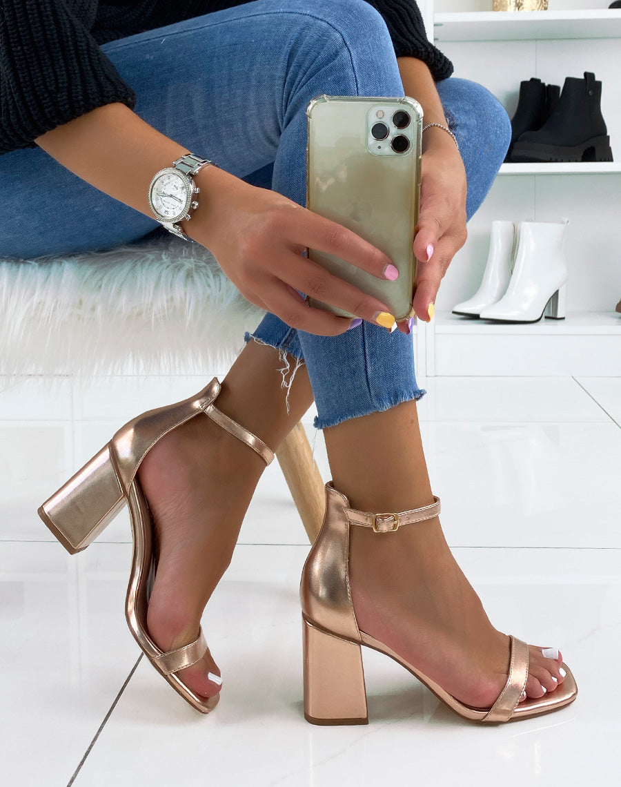 Sandales à talons rosegold à bout carré