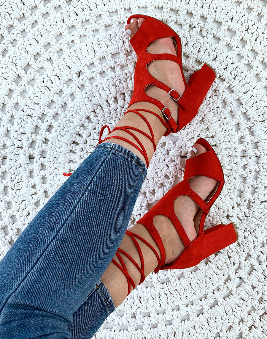Sandales à talons rouges en suédine