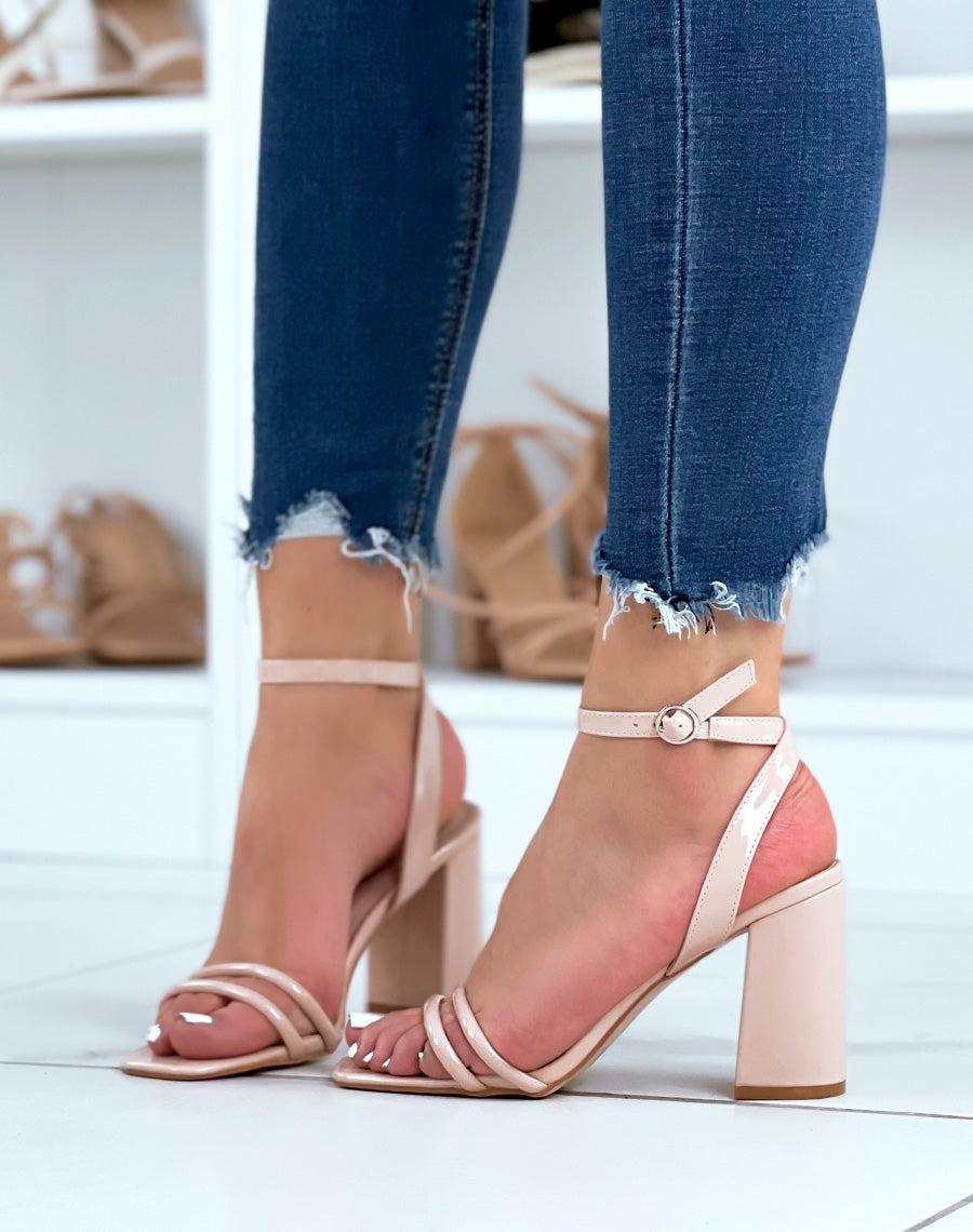 Sandales vernies beiges à double fines brides avant à talon