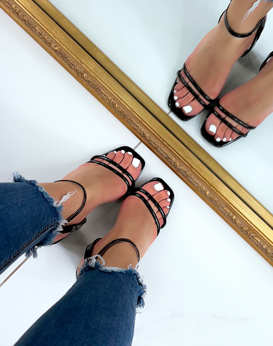 Sandales vernies noires à double fines brides avant à talon