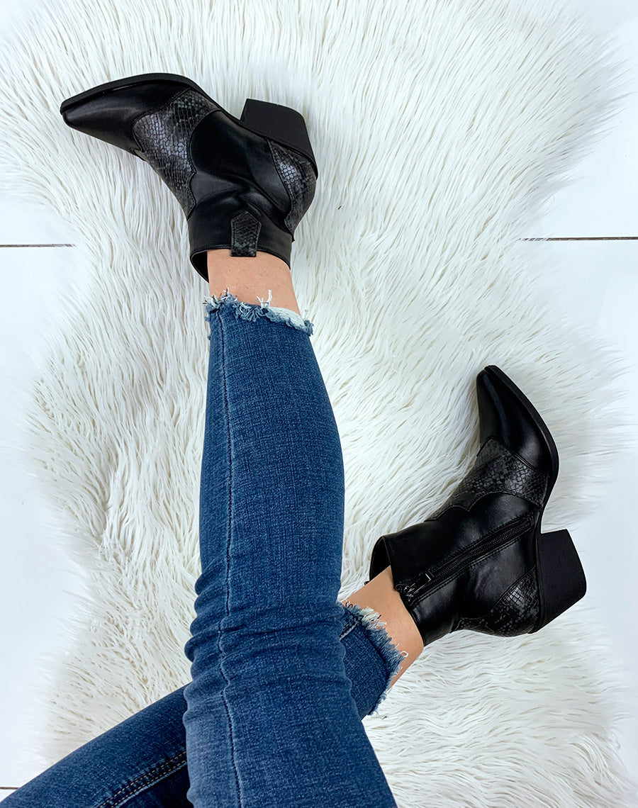 Santiags basses noires et effet snake