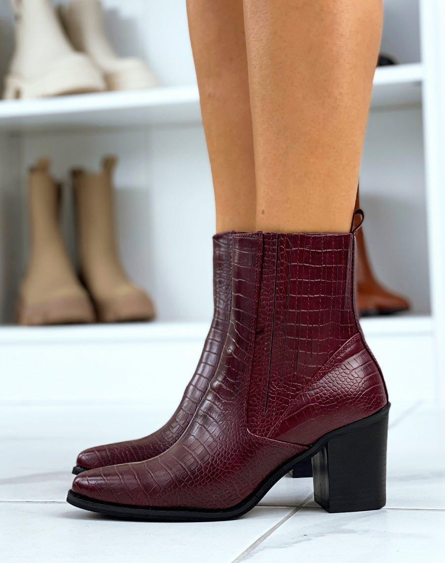 Santiags hautes bordeaux à bouts pointus avec coutures décoratives