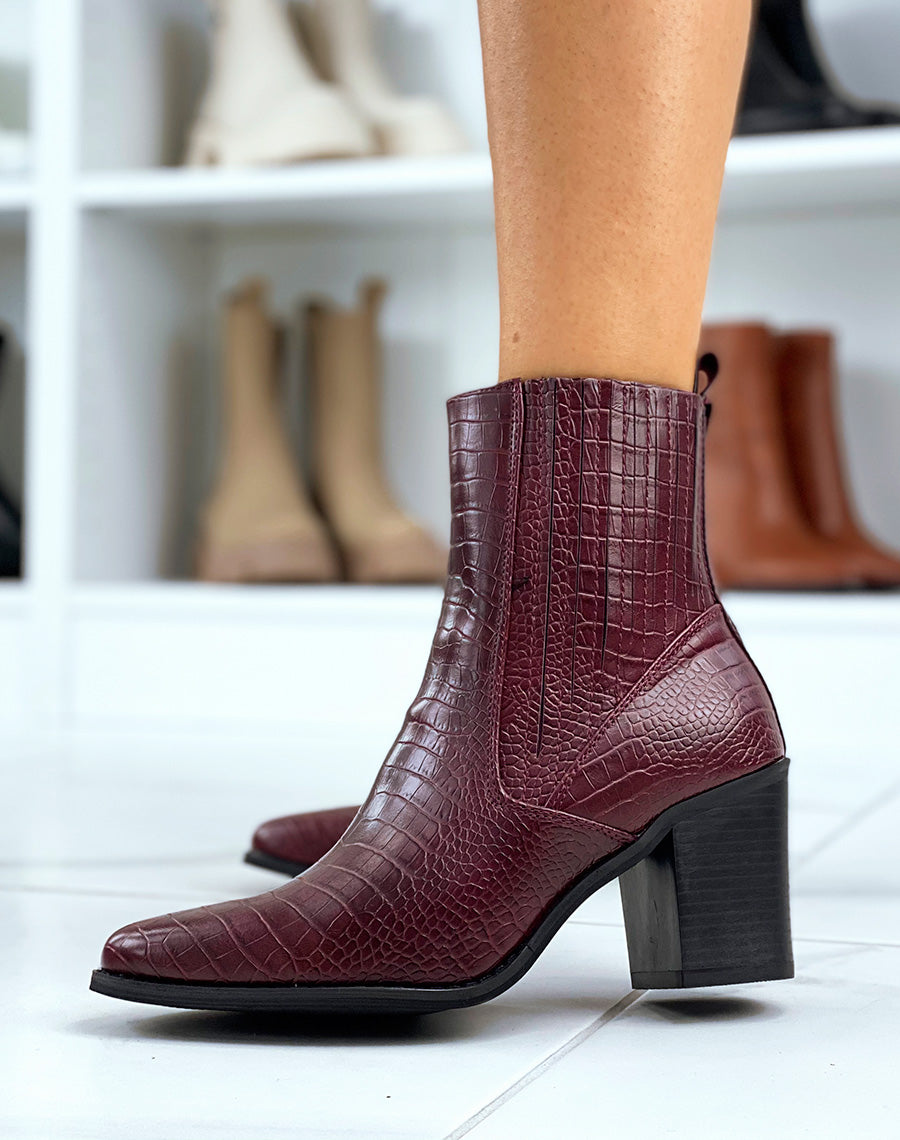 Santiags hautes bordeaux à bouts pointus avec coutures décoratives