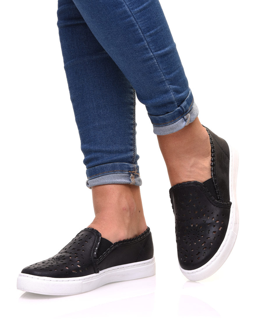 Slippers noirs à motifs ajourés