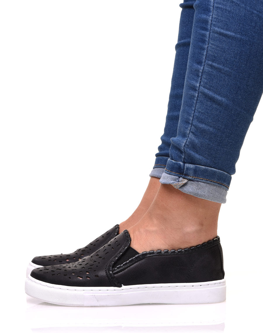 Slippers noirs à motifs ajourés