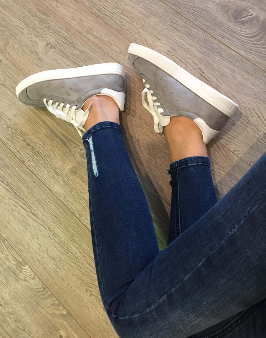 Sneakers en suédine grises
