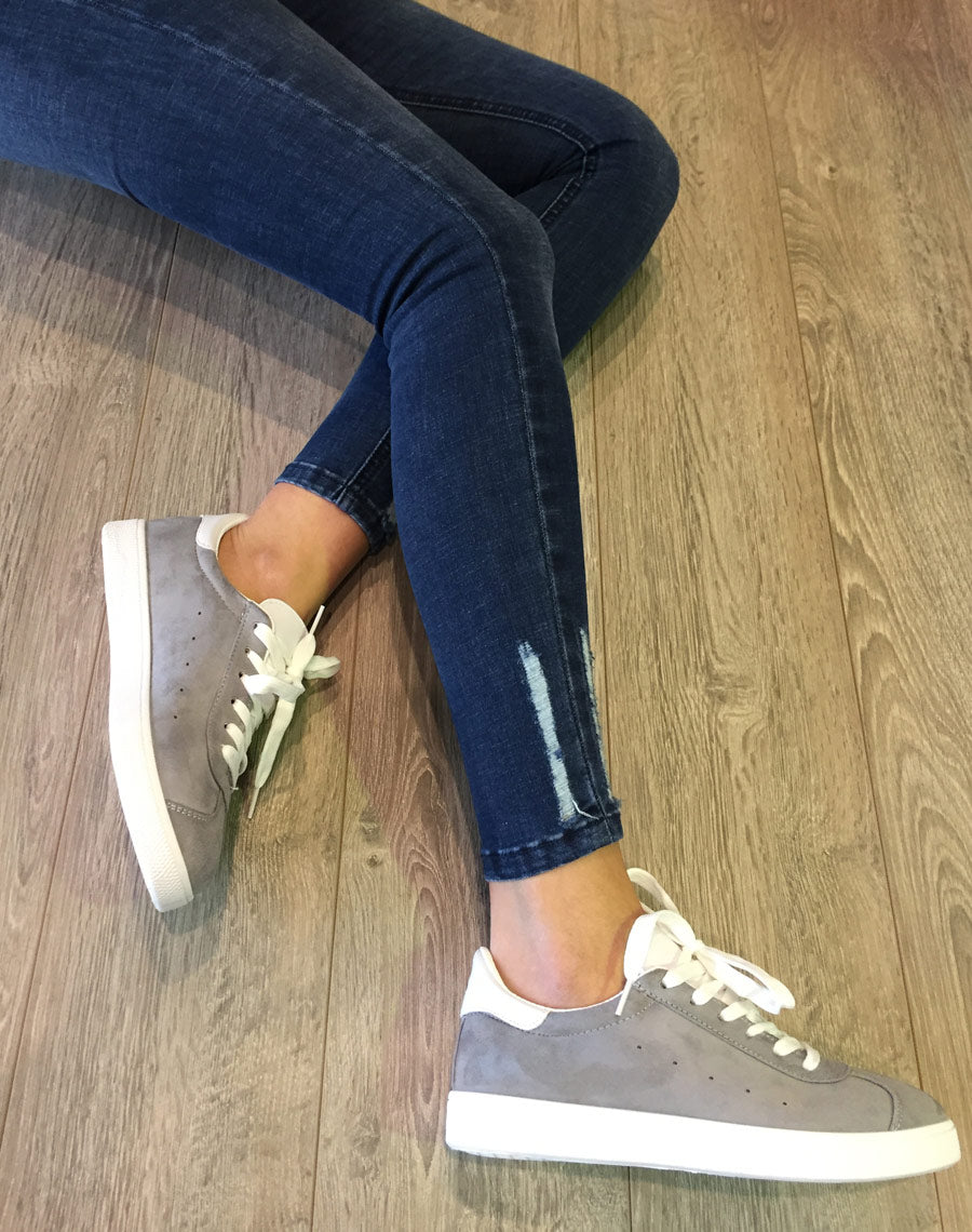 Sneakers en suédine grises