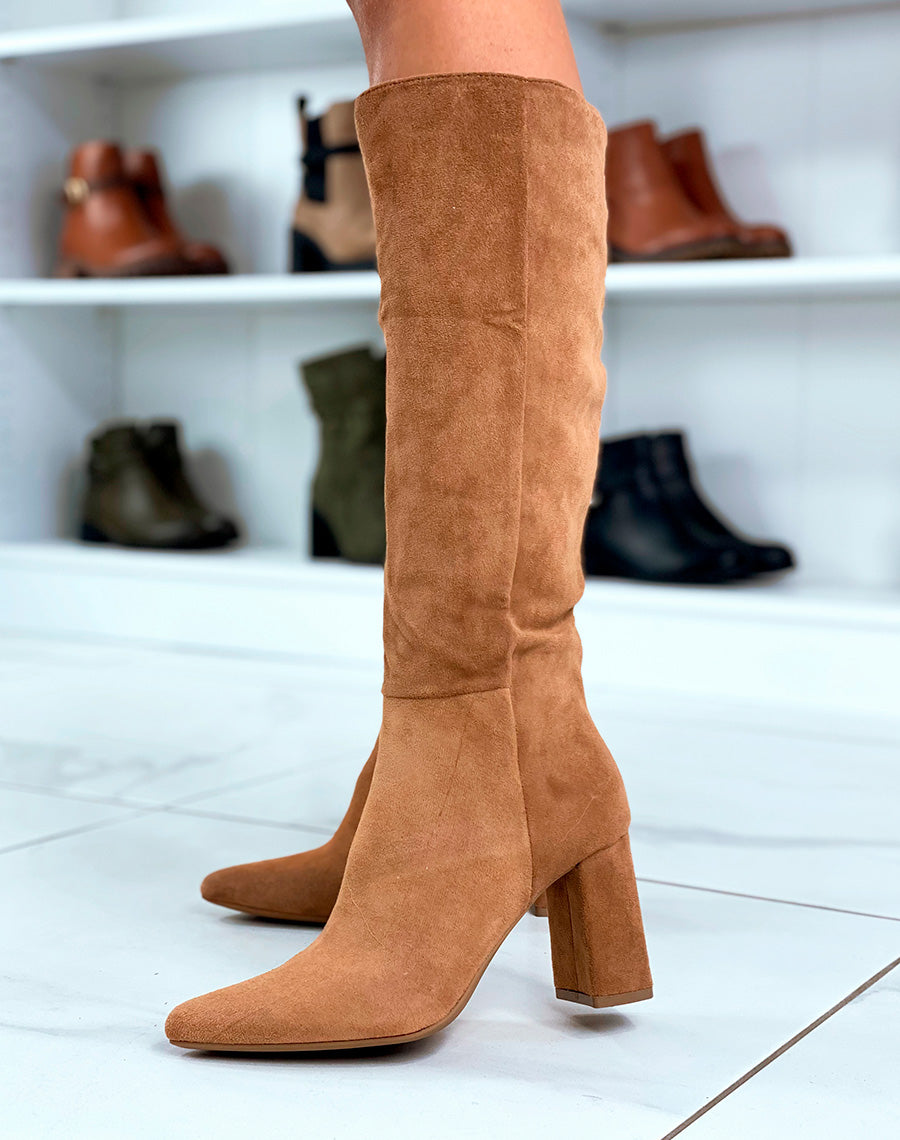 Sophistication Naturelle : Bottes Camel en Suédine