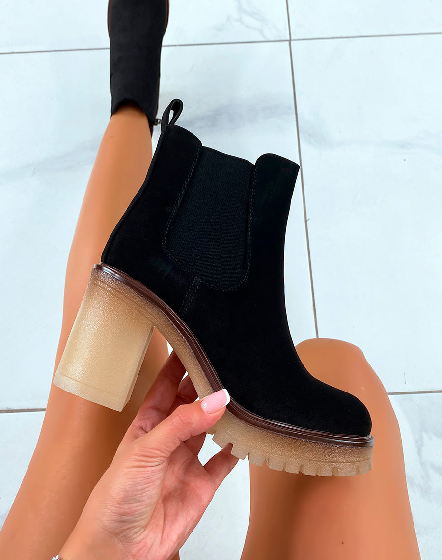 Sophistication Urbaine : Bottines Noires en Suédine à Talon et Élastique Large