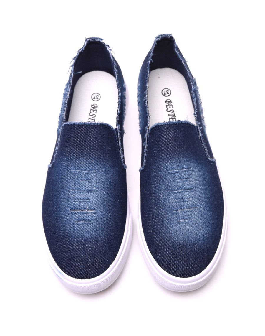 Tennis en jean bleu foncé