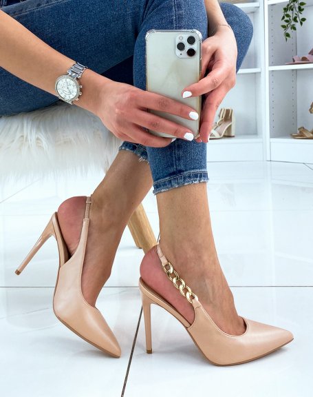 Beige pump with strap and golden chain