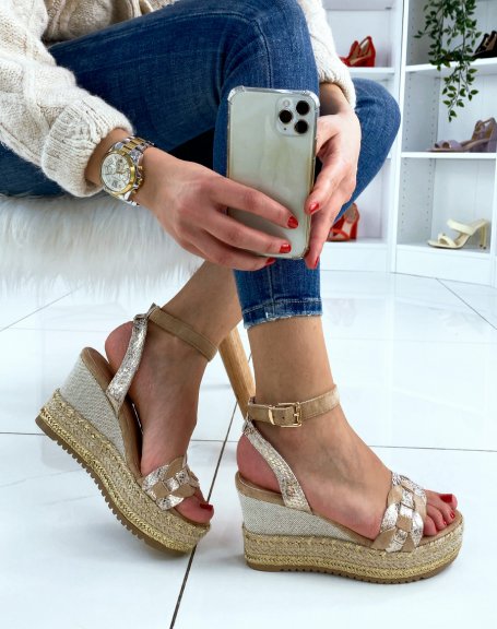 Beige wedges with shiny details