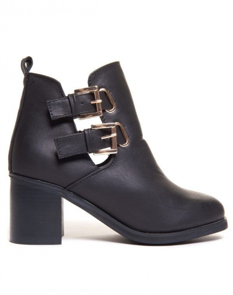 Bellucci black ankle boot with golden buckle