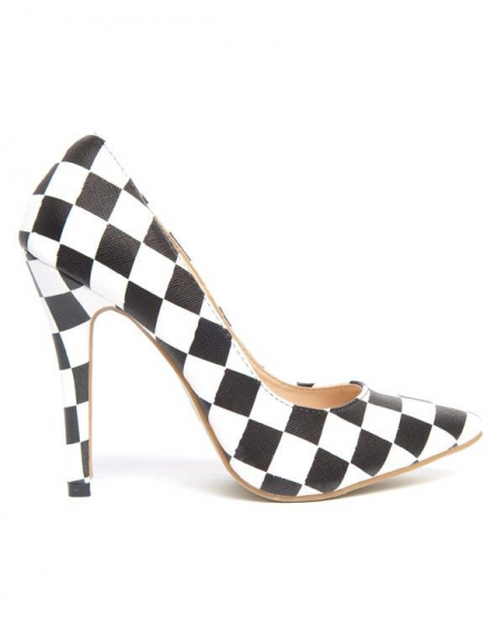 Black and white checkered pattern pumps