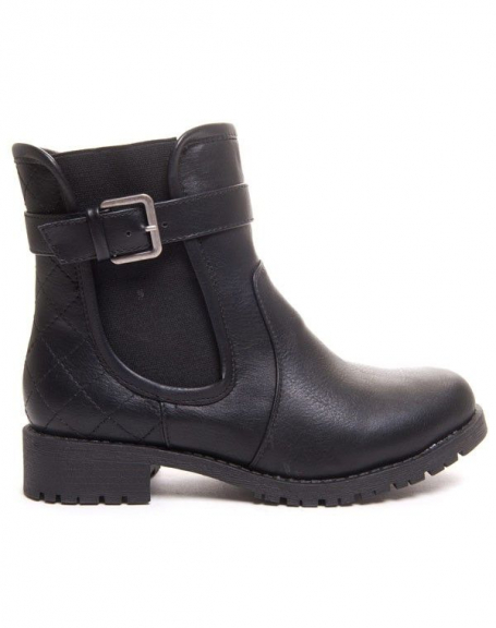 Black ankle boot with elastic on the sides