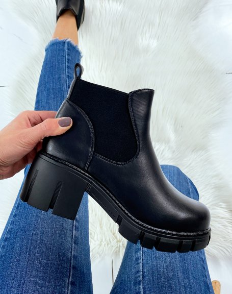Black ankle boot with thick heel