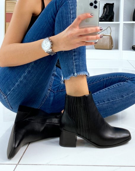 Black ankle boots with heel and square toe